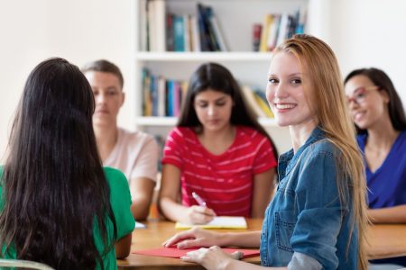 Nodon Intelligente und vernetzte Rolläden an einer französischen Schule